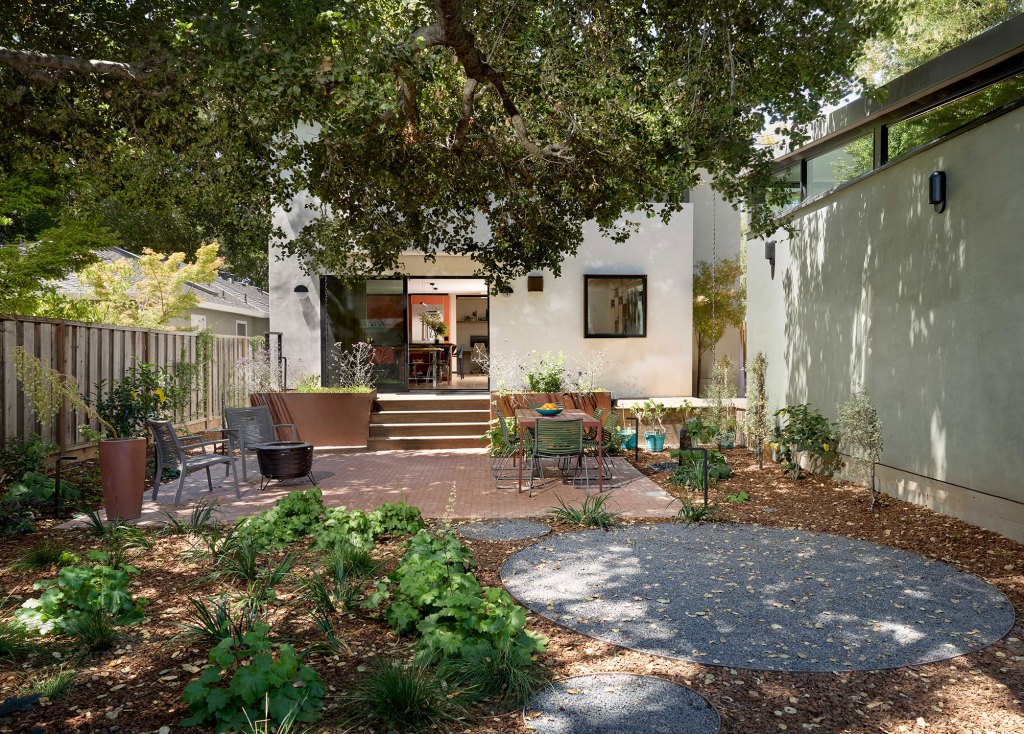 Backyard Menlo Park House by Ogawa Fisher Architects