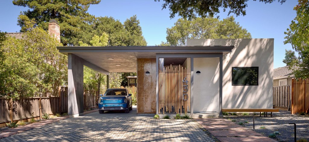 Exterior Menlo Park House by Ogawa Fisher Architects