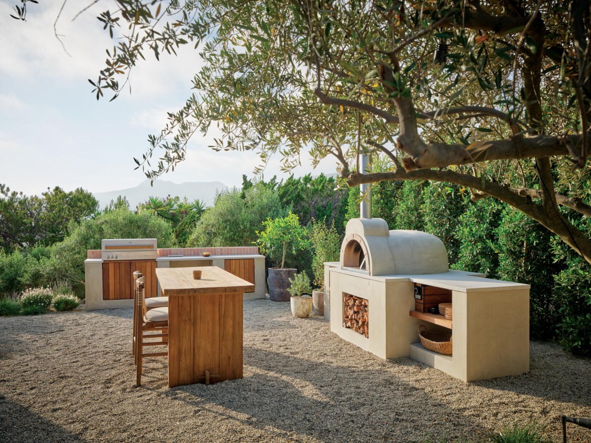 Outdoor Kitchen and Bar
