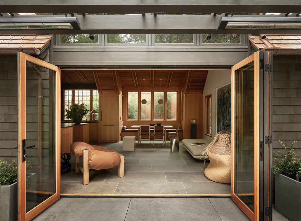 Indoor Outdoor SF ADU by ES LO Design