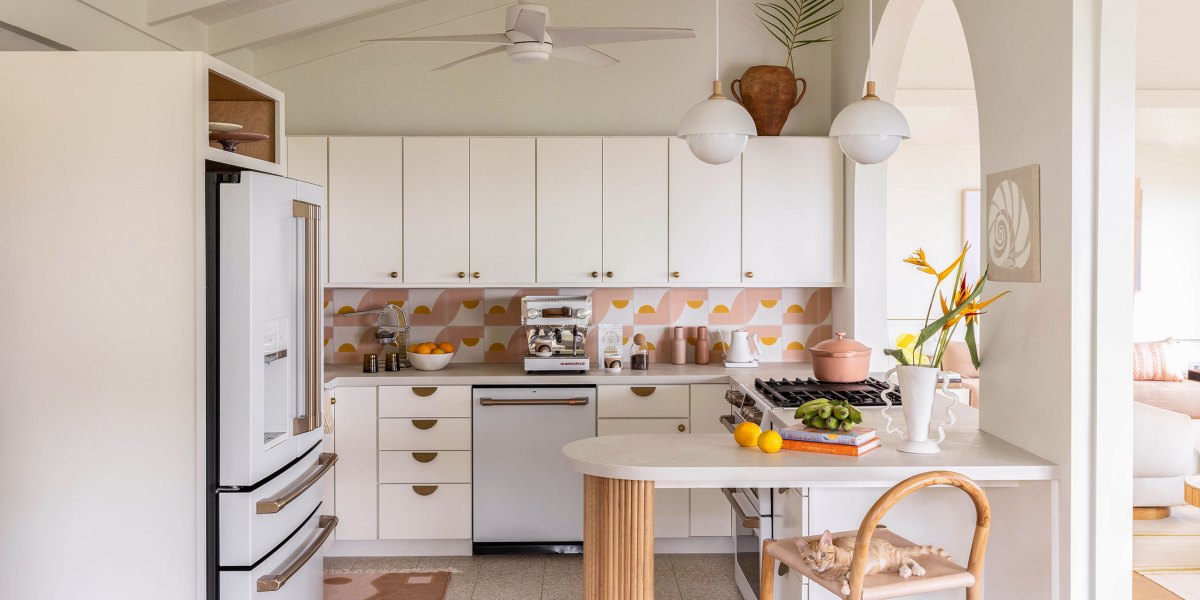 Kitchen Hawaiian Surf Cabin by Sun Soul Style Interiors