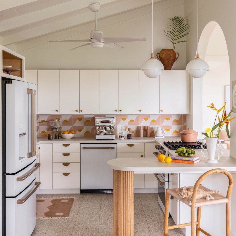 Inside an Utterly Charming 1,586-Square-Foot Hawaiian Surf Cabin