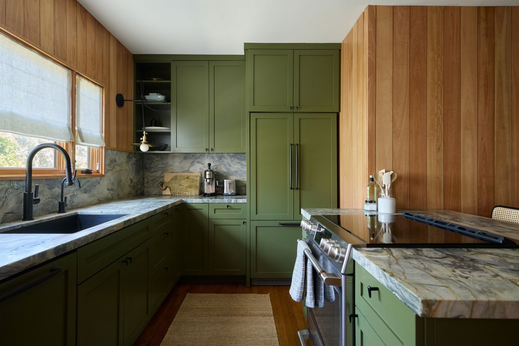 Kitchen LA Spanish Style House by LAUN