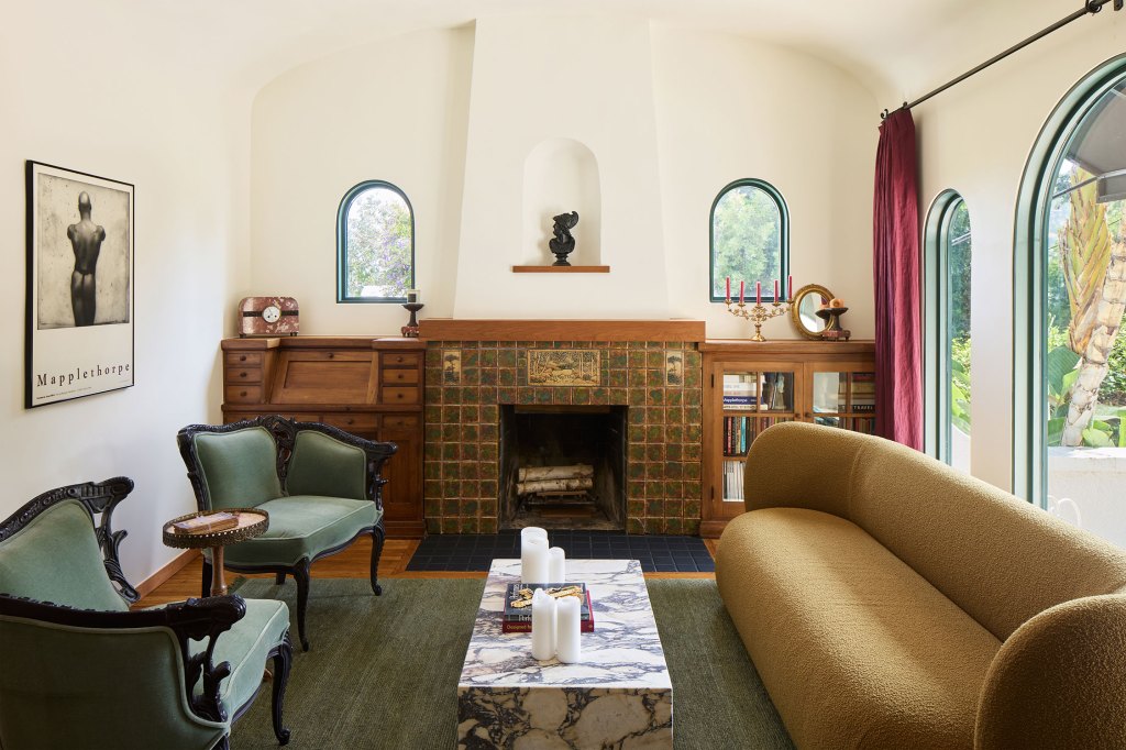 Living Room LA Spanish Style House by LAUN