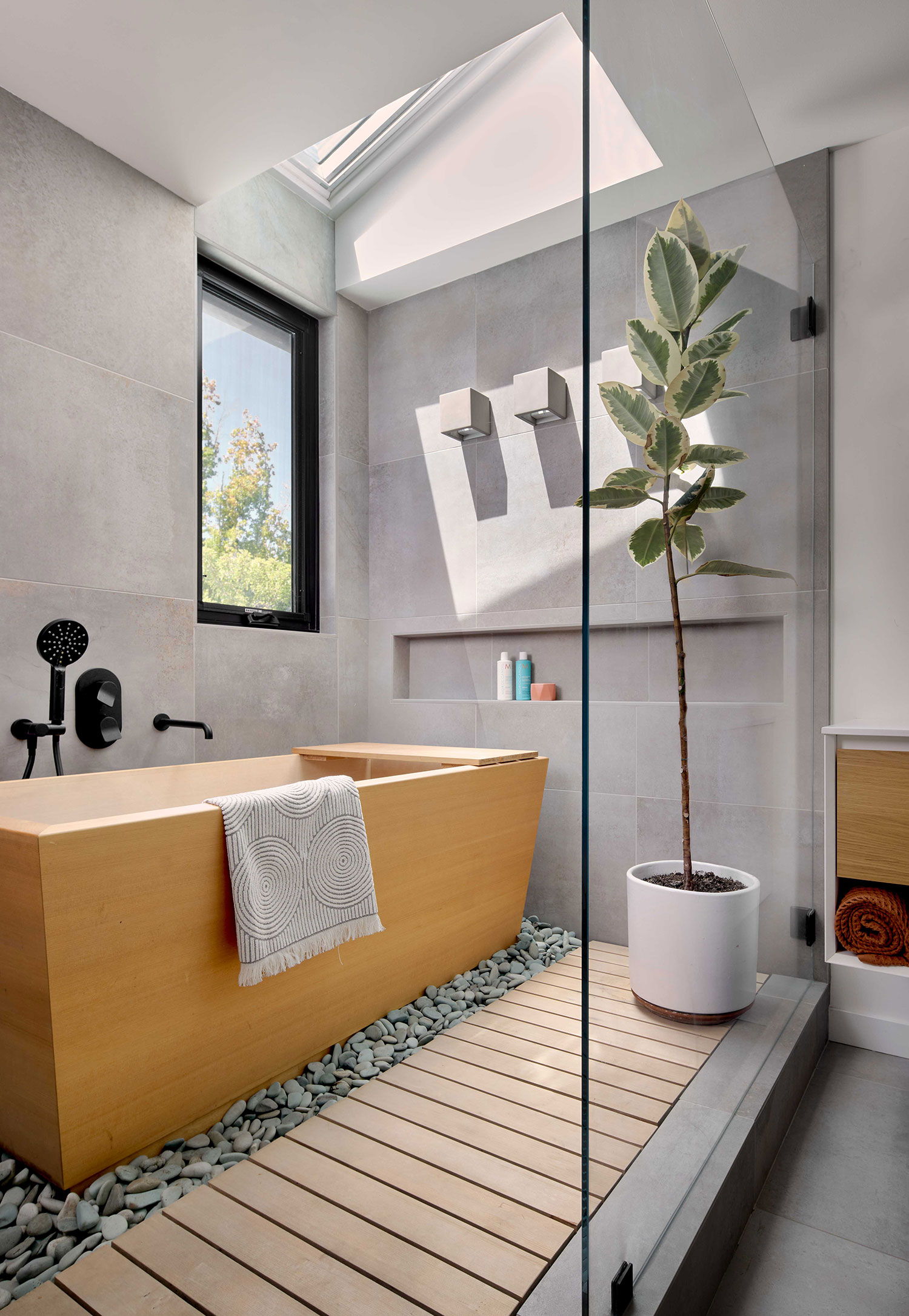 Primary Bathroom Menlo Park House by Ogawa Fisher Architects