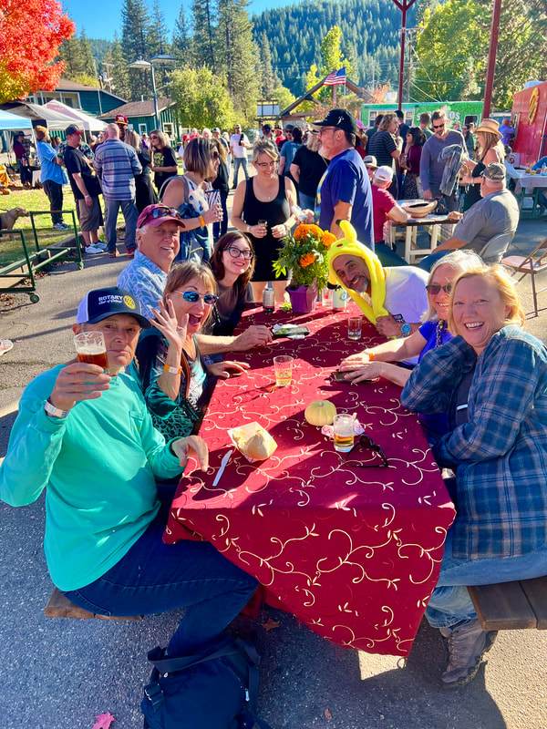 Festivalgoers enjoying beers.