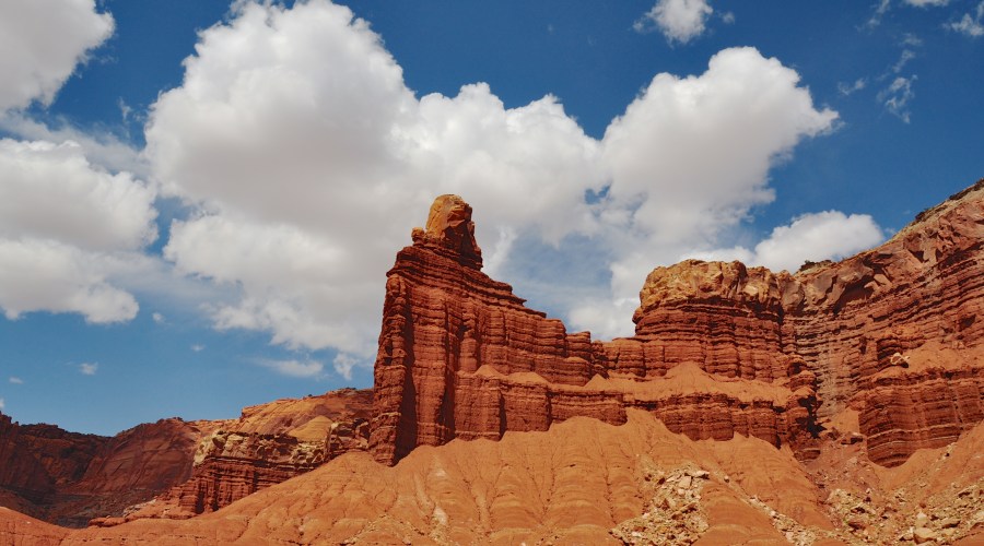 golden-throne-trail-capitol-reef-national-park-ut