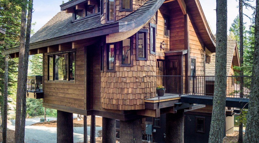 retreat-to-a-tree-house-in-montana