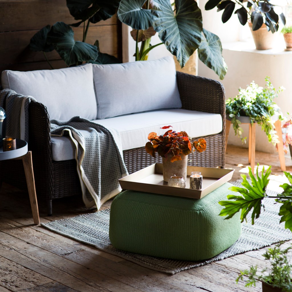 10 Ways to Decorate with Cozy Knits