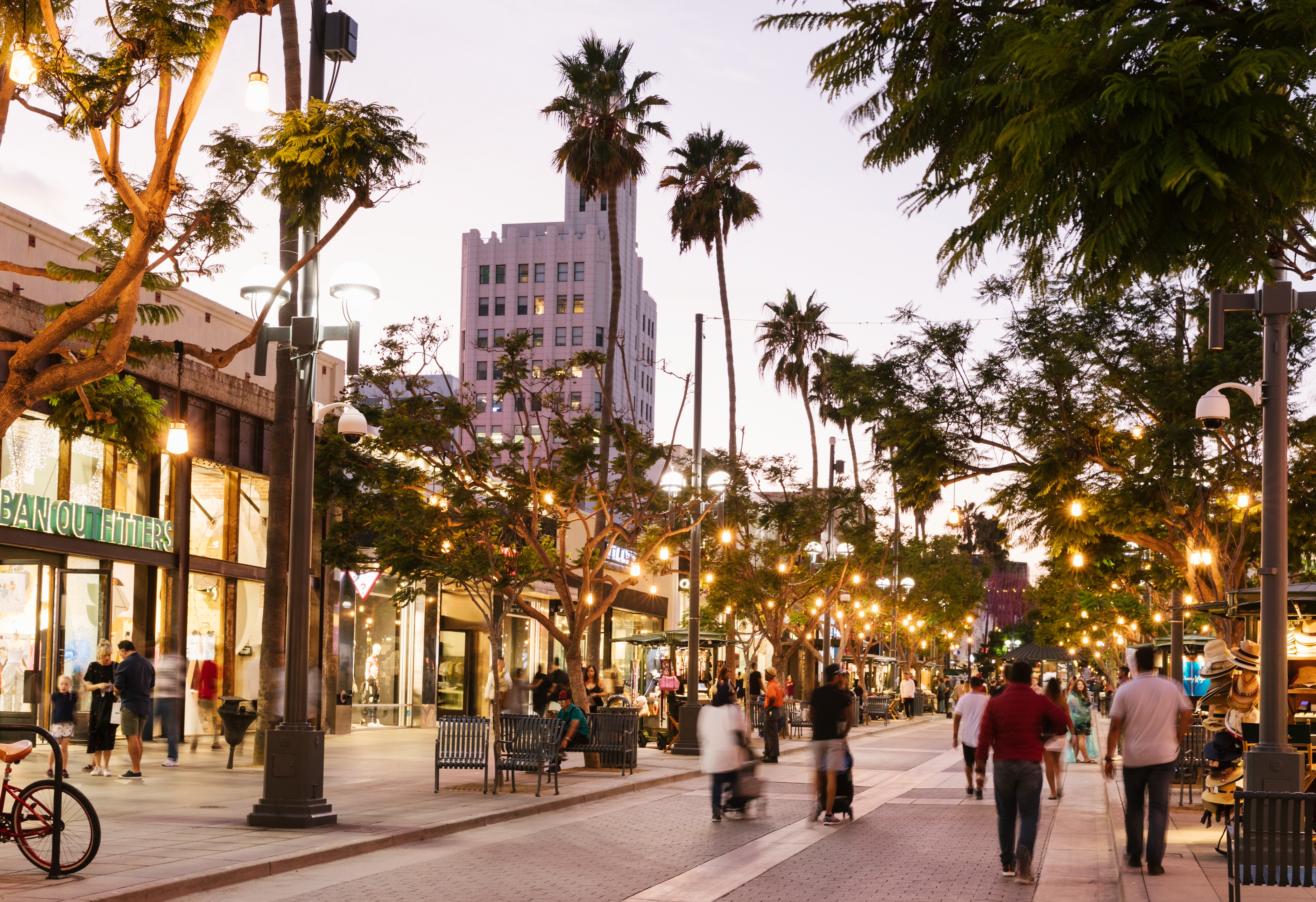 third-street-promenade-in-downtown-santa-monica