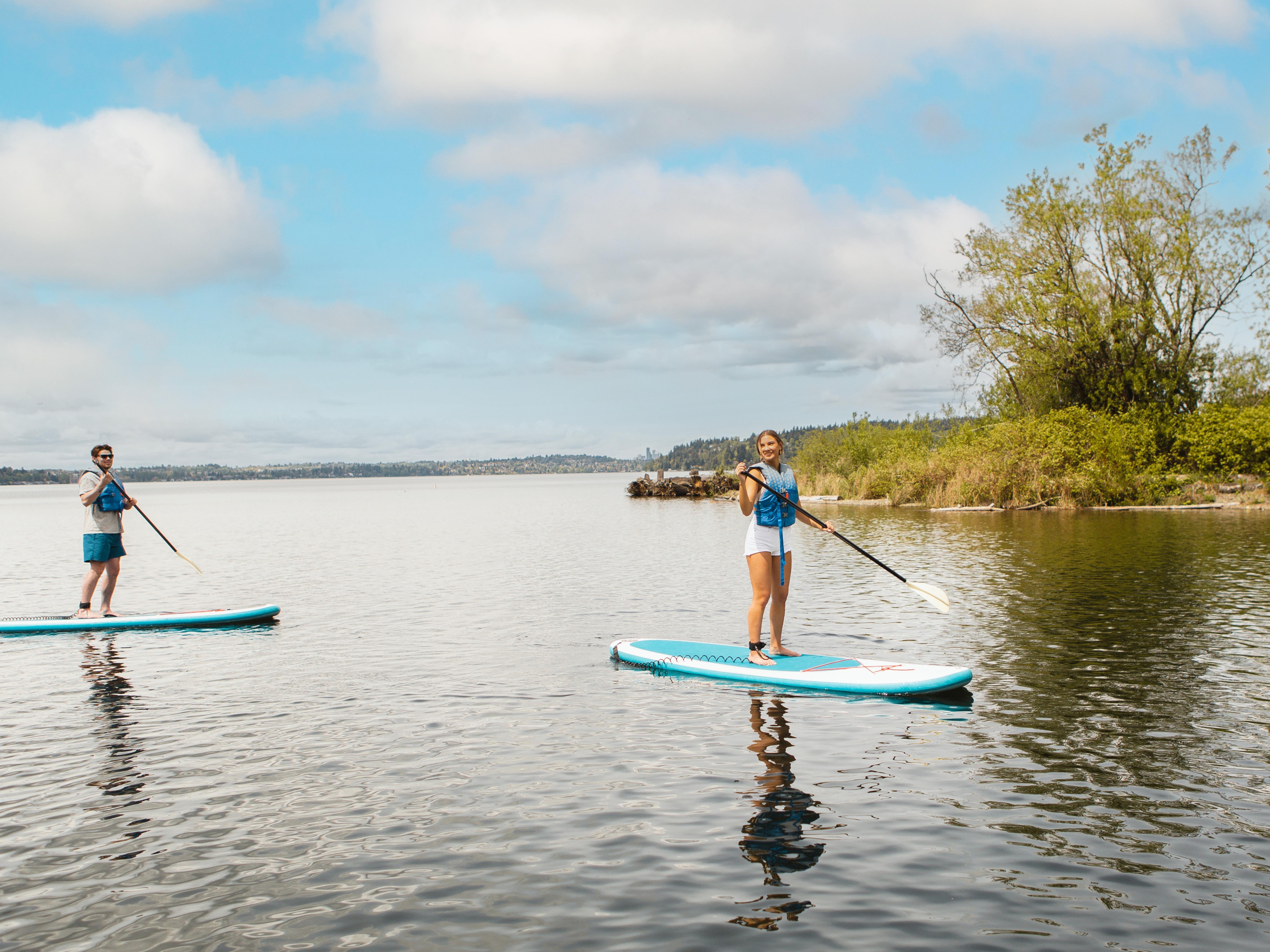 Hyatt-Regency-Lake-Washington-Couple-Paddleboarding.jpg