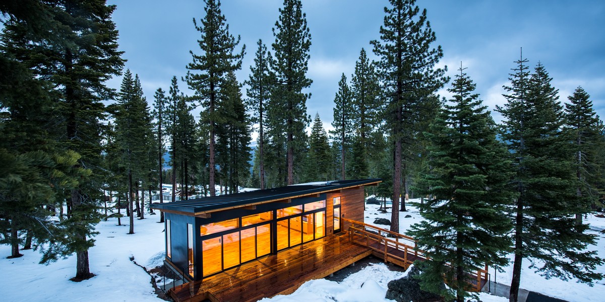 Mountainside Yoga Studio by Grouparchitect