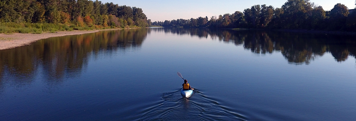 KayakingWillametteRiver_Travel Salem.jpg