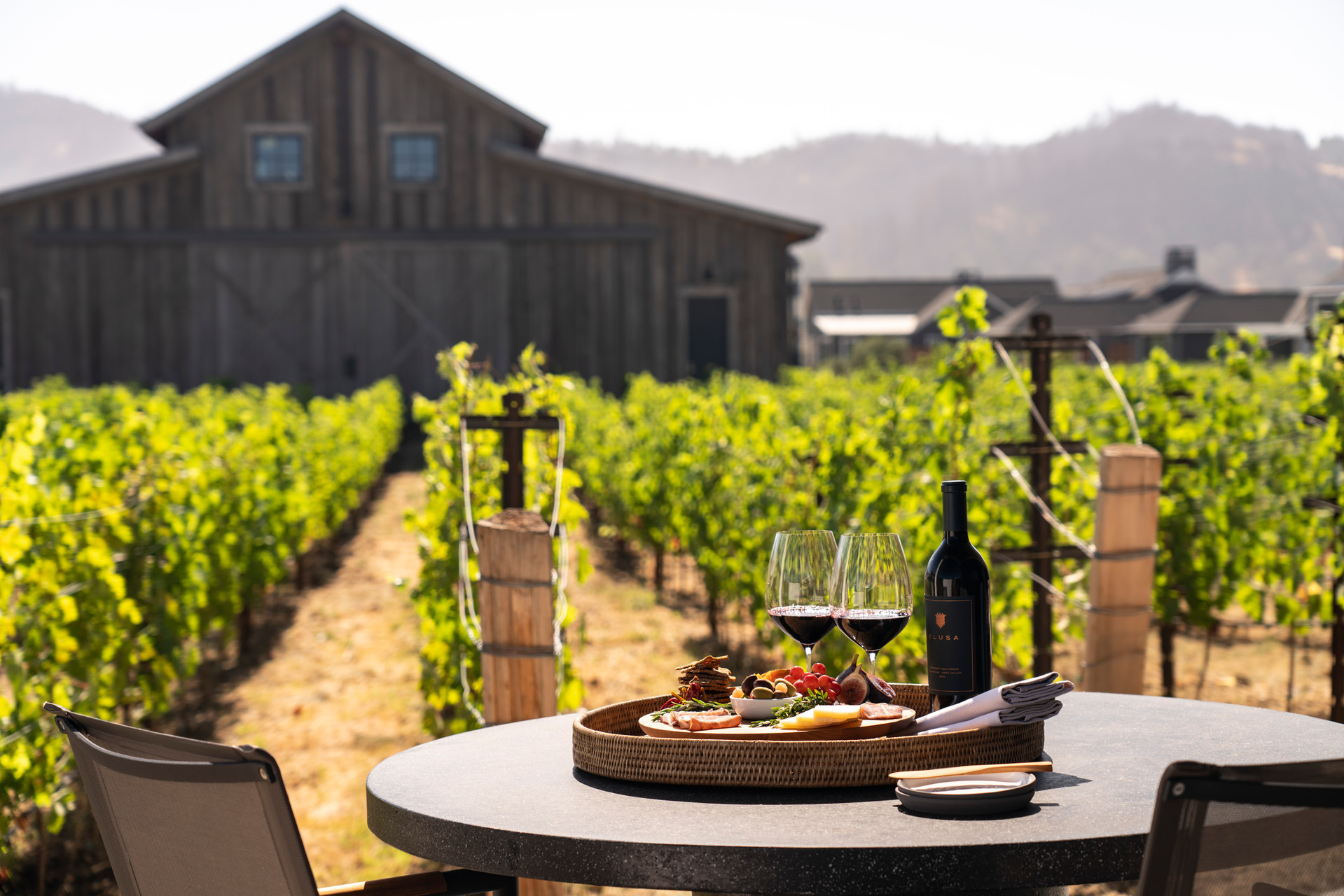 https://www.sunset.com/wp-content/uploads/Outdoor-Picnic-in-the-Vineyard-at-Four-Seasons-Resort-Napa-Valley.jpg