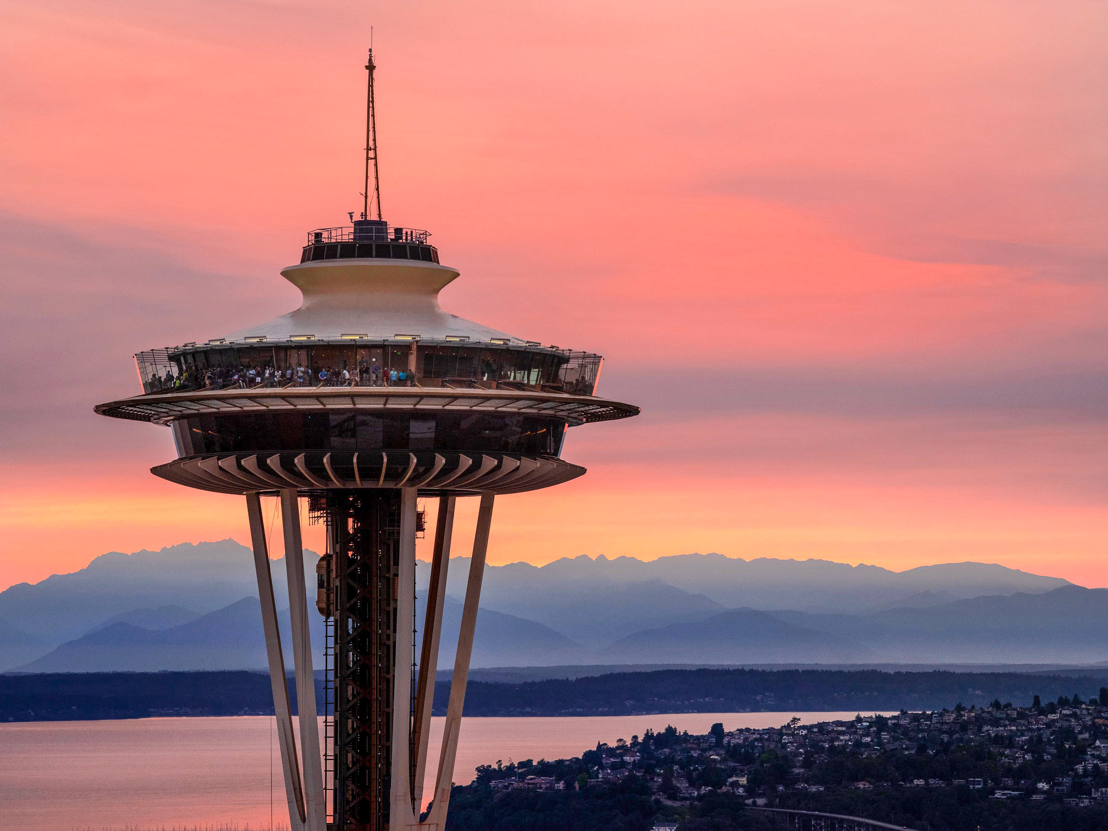 space-needle-at-sunrise