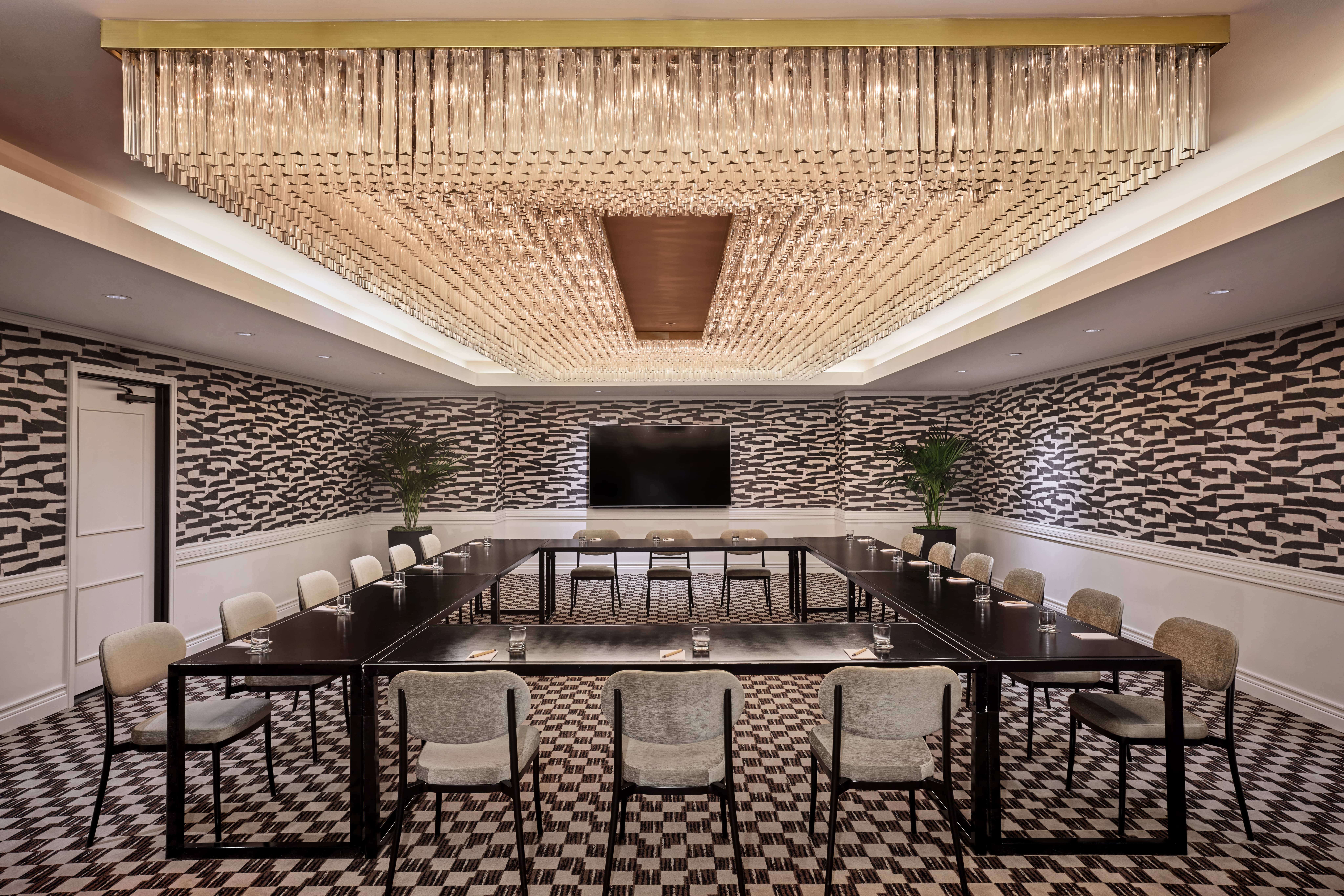 meeting-room-at-the-jay-hotel