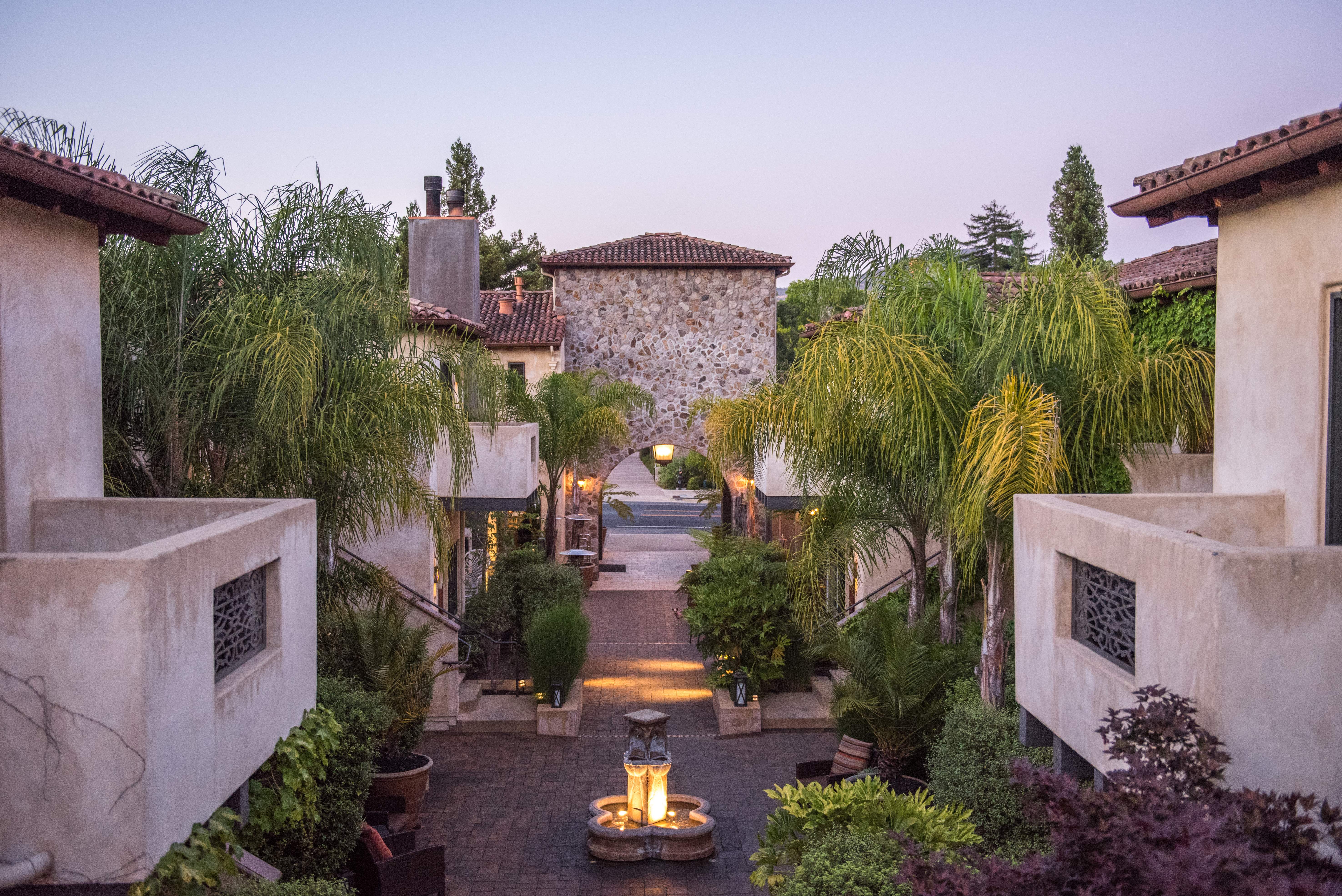 the-courtyard-at-north-block-hotel