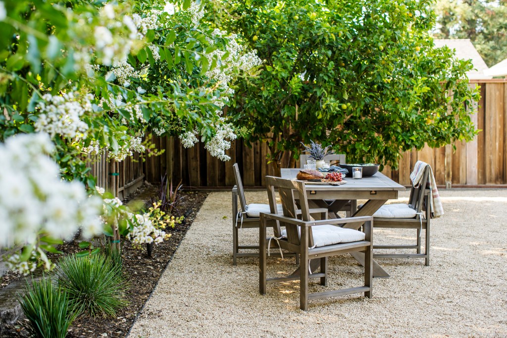 A Surprising New Garden Trend Lets You, Ahem, Let It All Hang Out