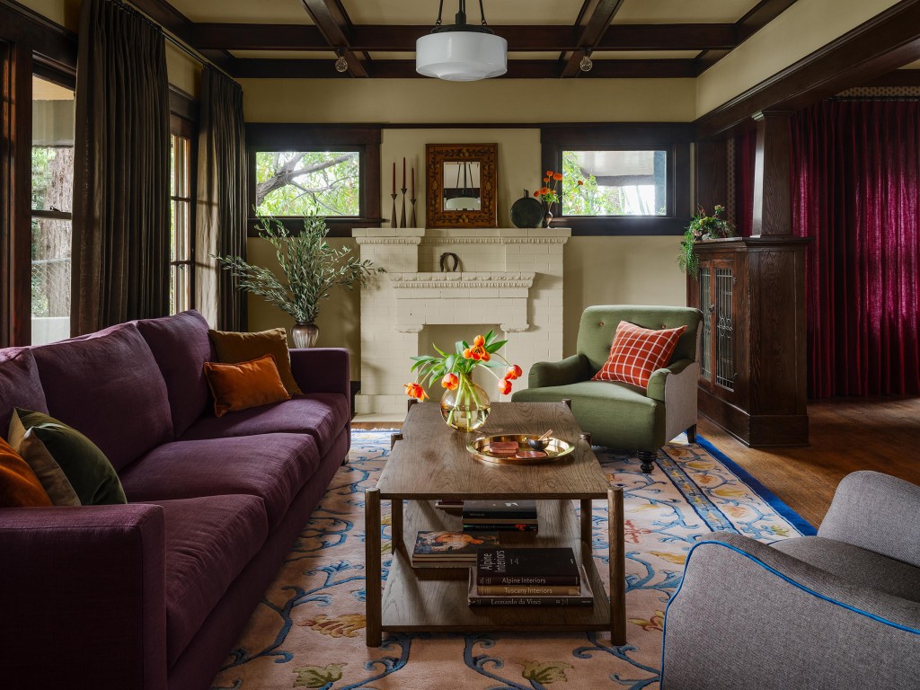 This Historic 1913 Los Angeles Craftsman Looks Preserved in Time (and That’s a Good Thing)