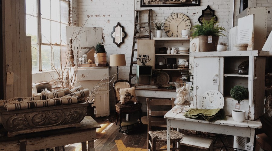 6 Things You Need to Know Before You Go Antiques Shopping, According to Interior Designers