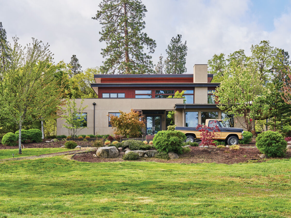 A Northwest Contemporary Style House Gets a City-Style Glow-Up