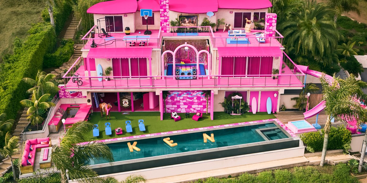 Barbie Malibue Dreamhouse Exterior