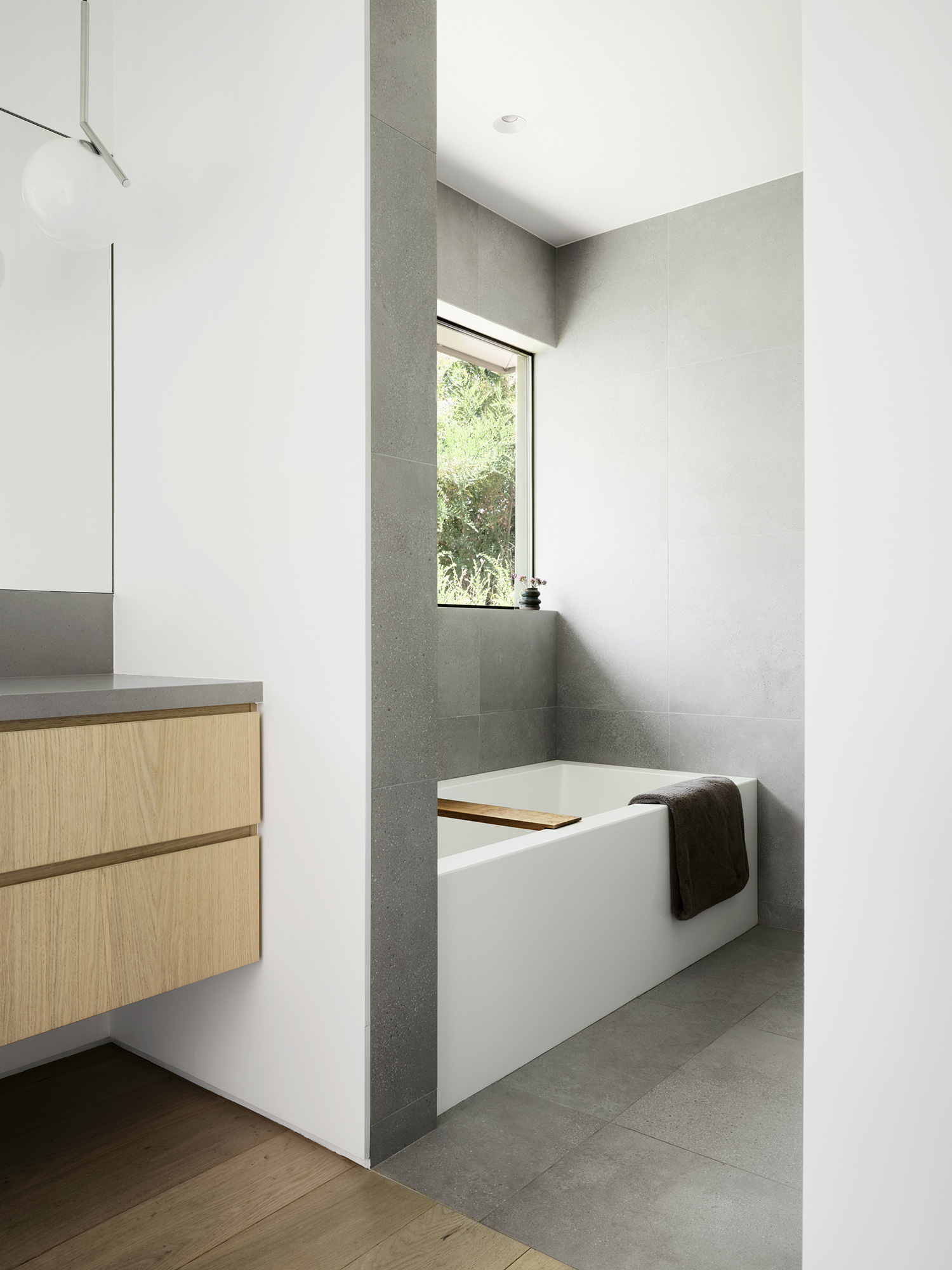 Bathroom in San Mateo Ranch House by Feldman Architecture