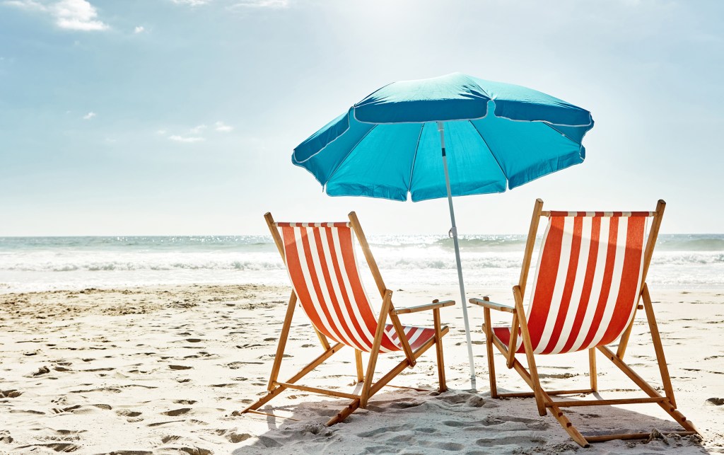 These Are the Best-Rated Beach Umbrellas, According to Actual Reviews