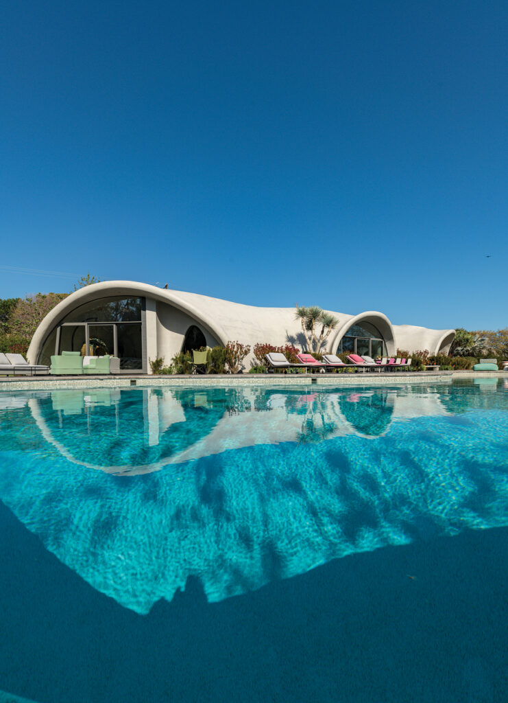 Malibu Binishells Exterior with Pool