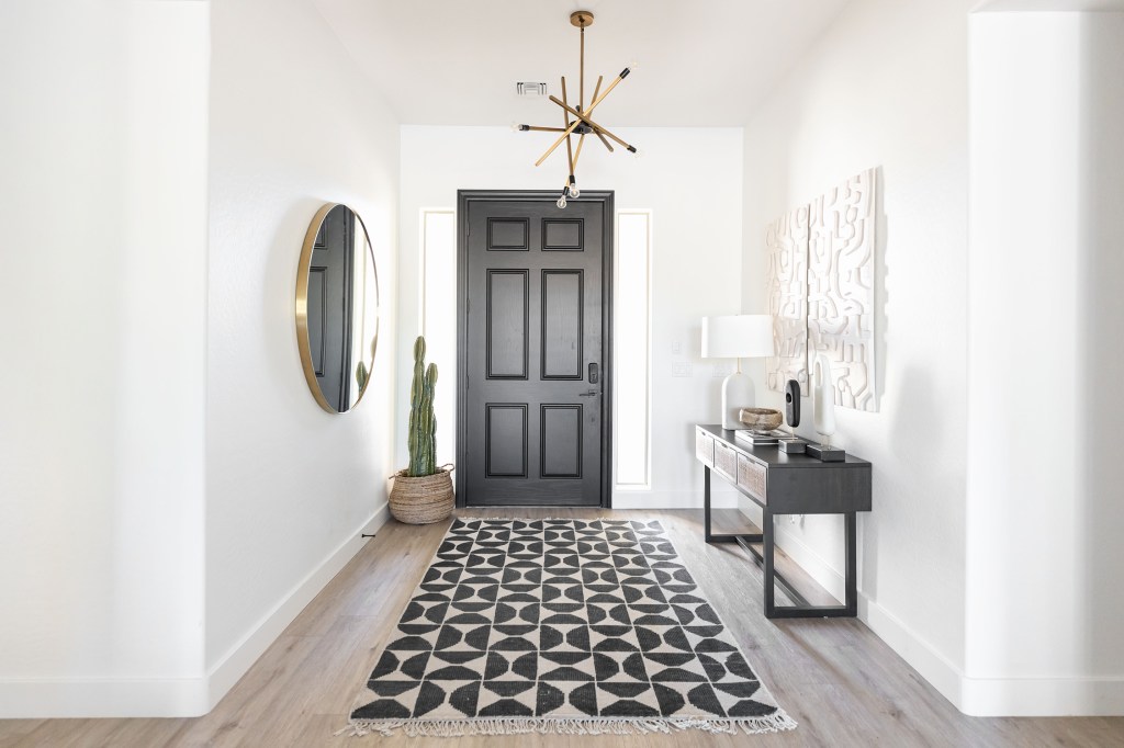 These Are the First Things Designers Will Always Notice in Your Entryway