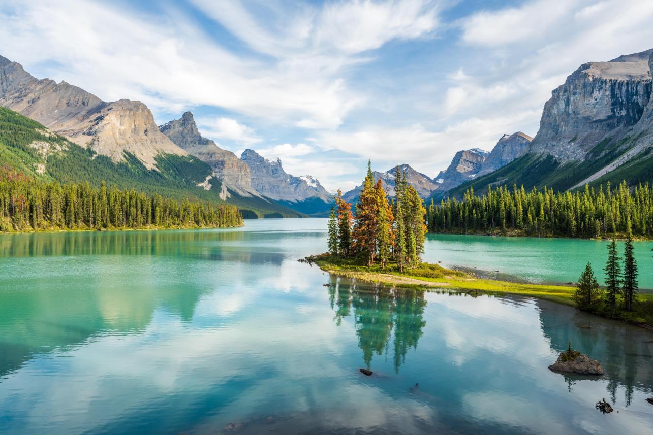 Thousands Flee Jasper National Park in Canada as Wildfires Rage