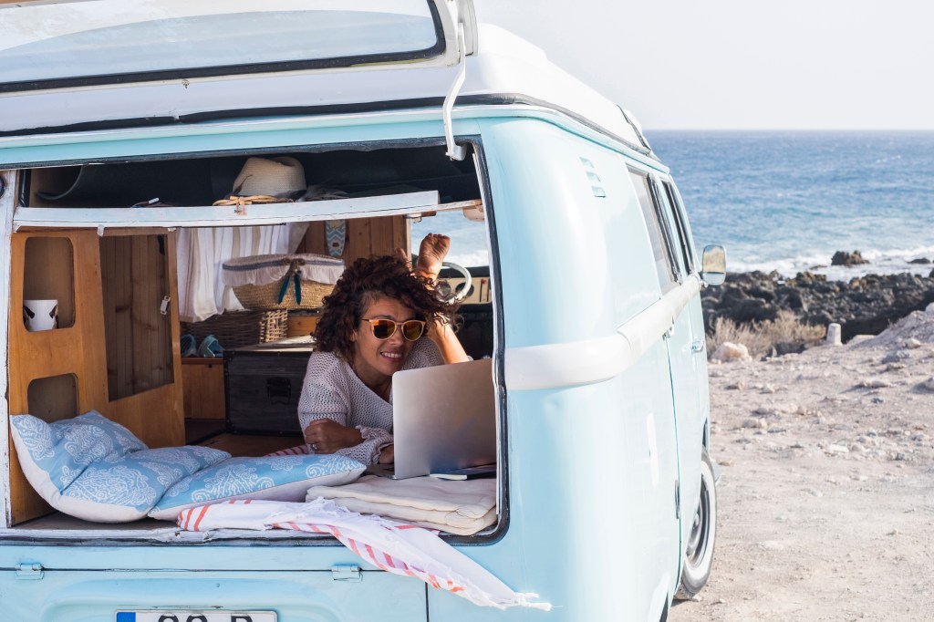 5 Travel Hacks for Scoring Cheap Flights