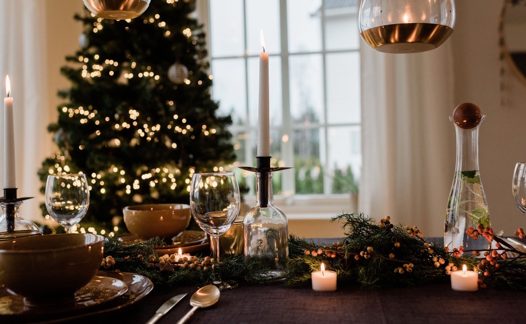 These Holiday Hosting Hacks Are Guaranteed to Lower Your Stress Levels