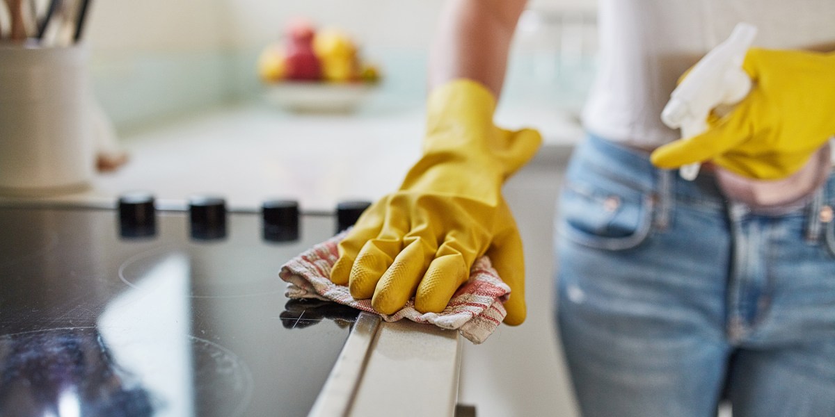 Cleaning Kitchen Stove