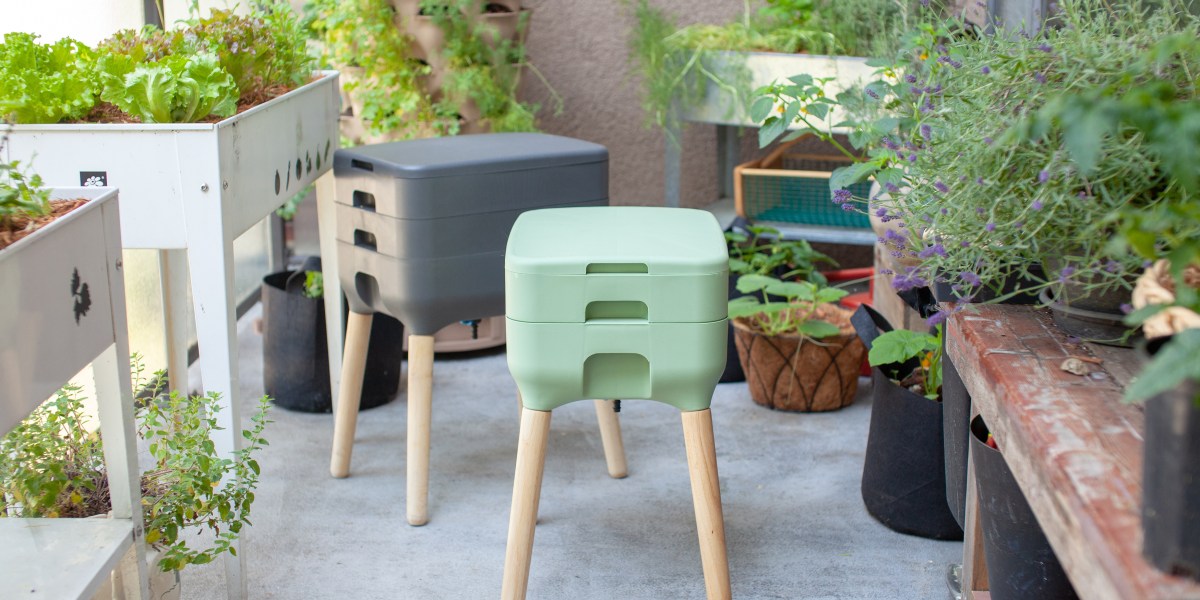 Eartheasy Worm Composter