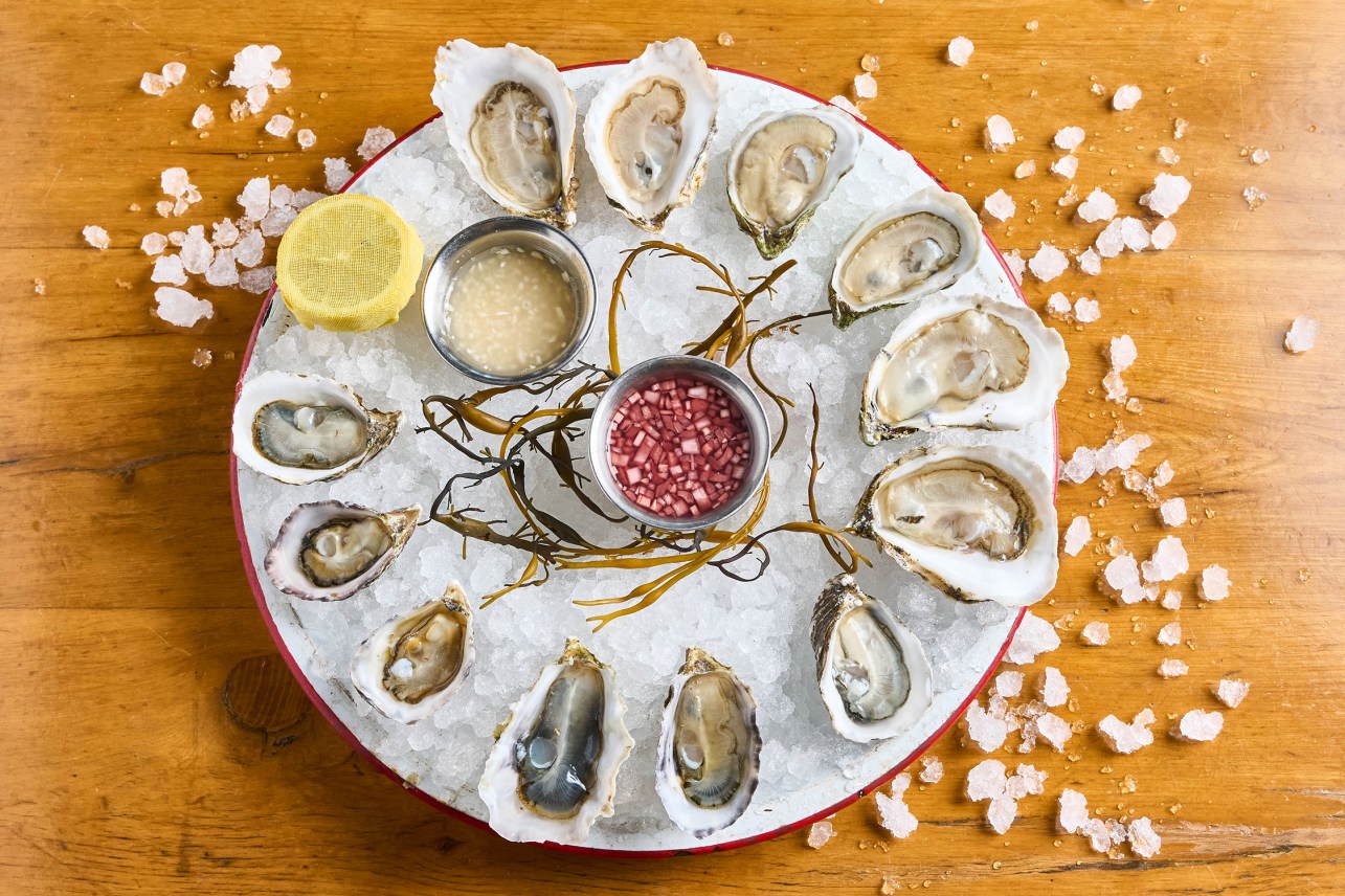 How to Prepare Oysters at Home Like a Michelin-Starred Chef