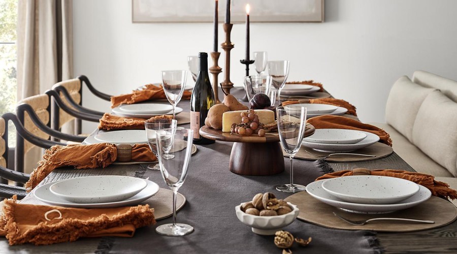 These Table Decorations Will Get You Through the Whole Holiday Season