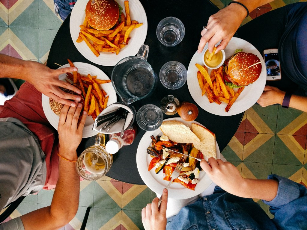 6 Bad Restaurant Behaviors Insiders Are Begging You Avoid