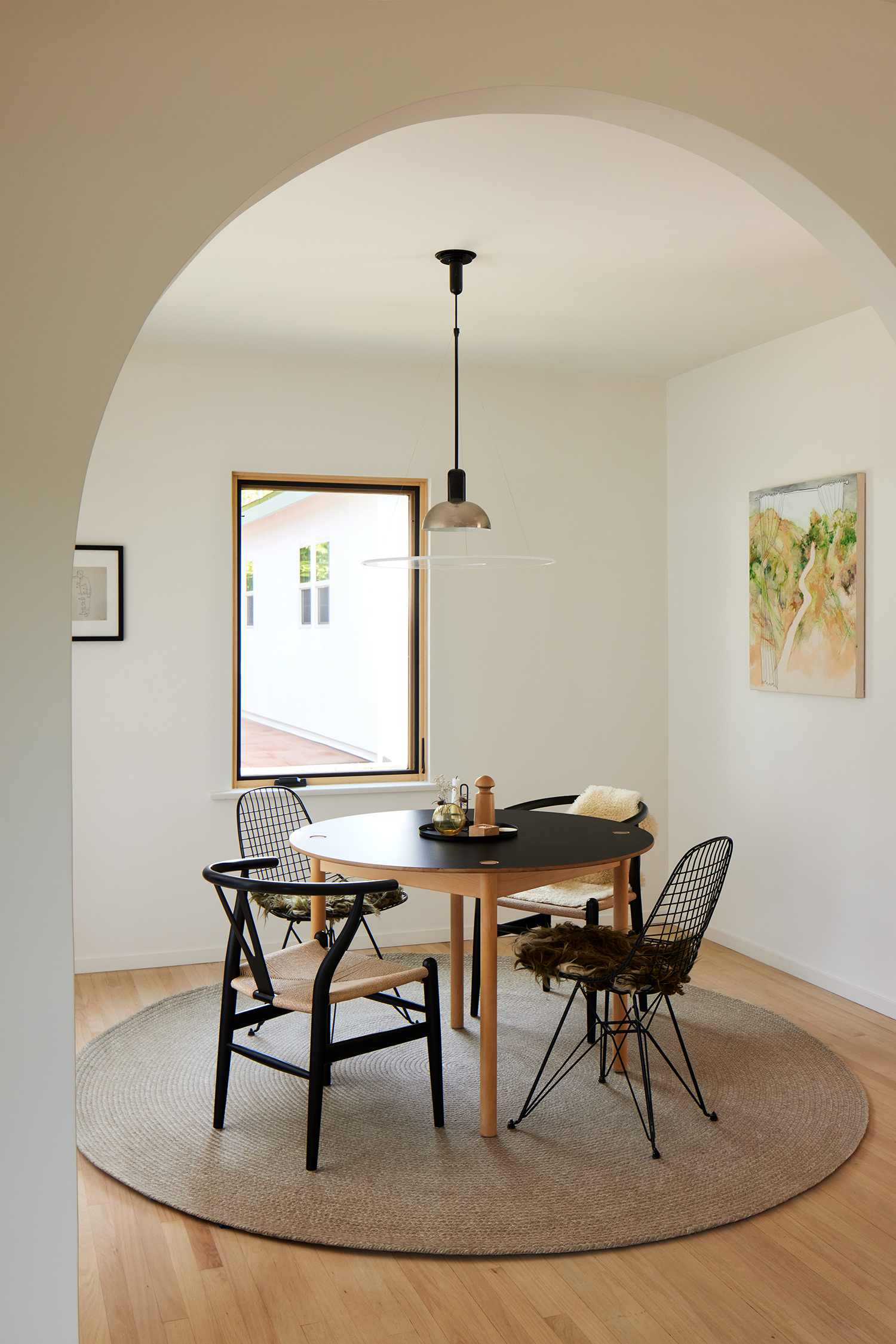 Dining Room in Los Angeles Cottage by LAUN