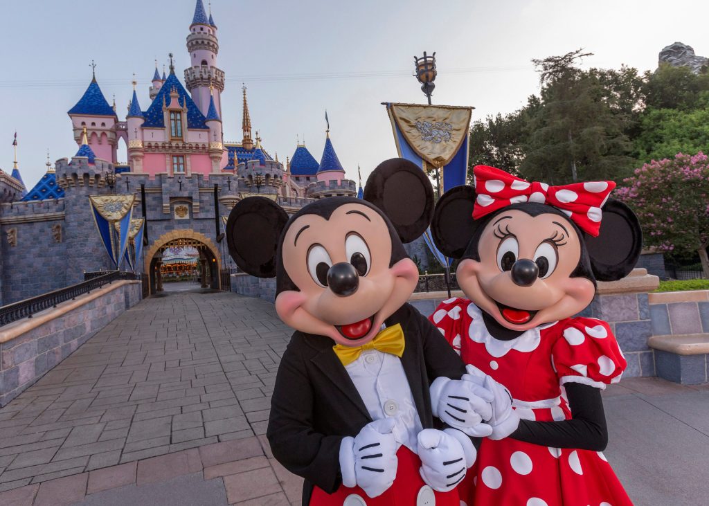 This Is How to Have the Perfect Date at Disneyland