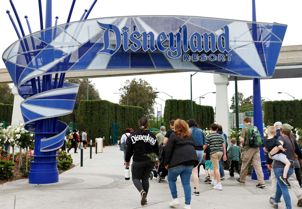 6 Ways You Can Score Discounts on Your Next Disneyland Trip