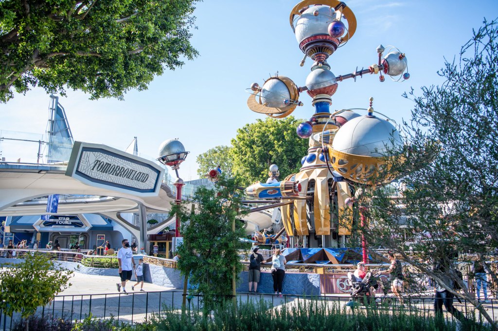 These Are the Best (and Worst) Times to Visit Disneyland, According to Insiders