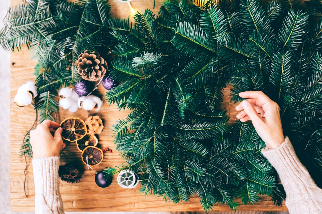 How to DIY a Stunning Holiday Wreath, According to a Floral Designer