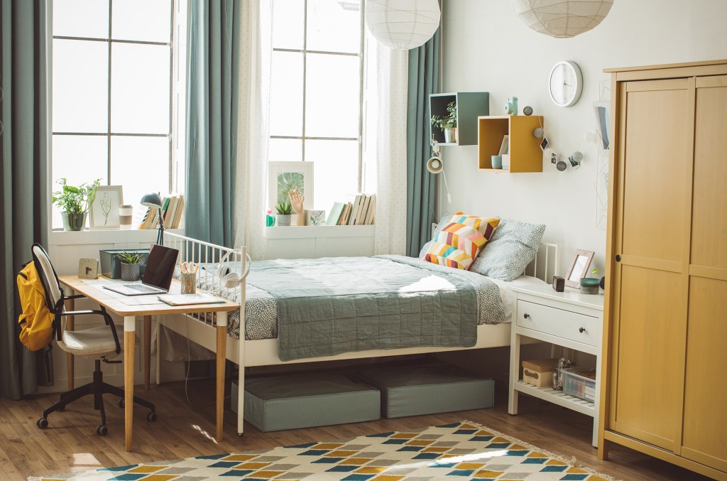 How to Set Up Your Dorm Room So It Stays Organized for the Whole School Year