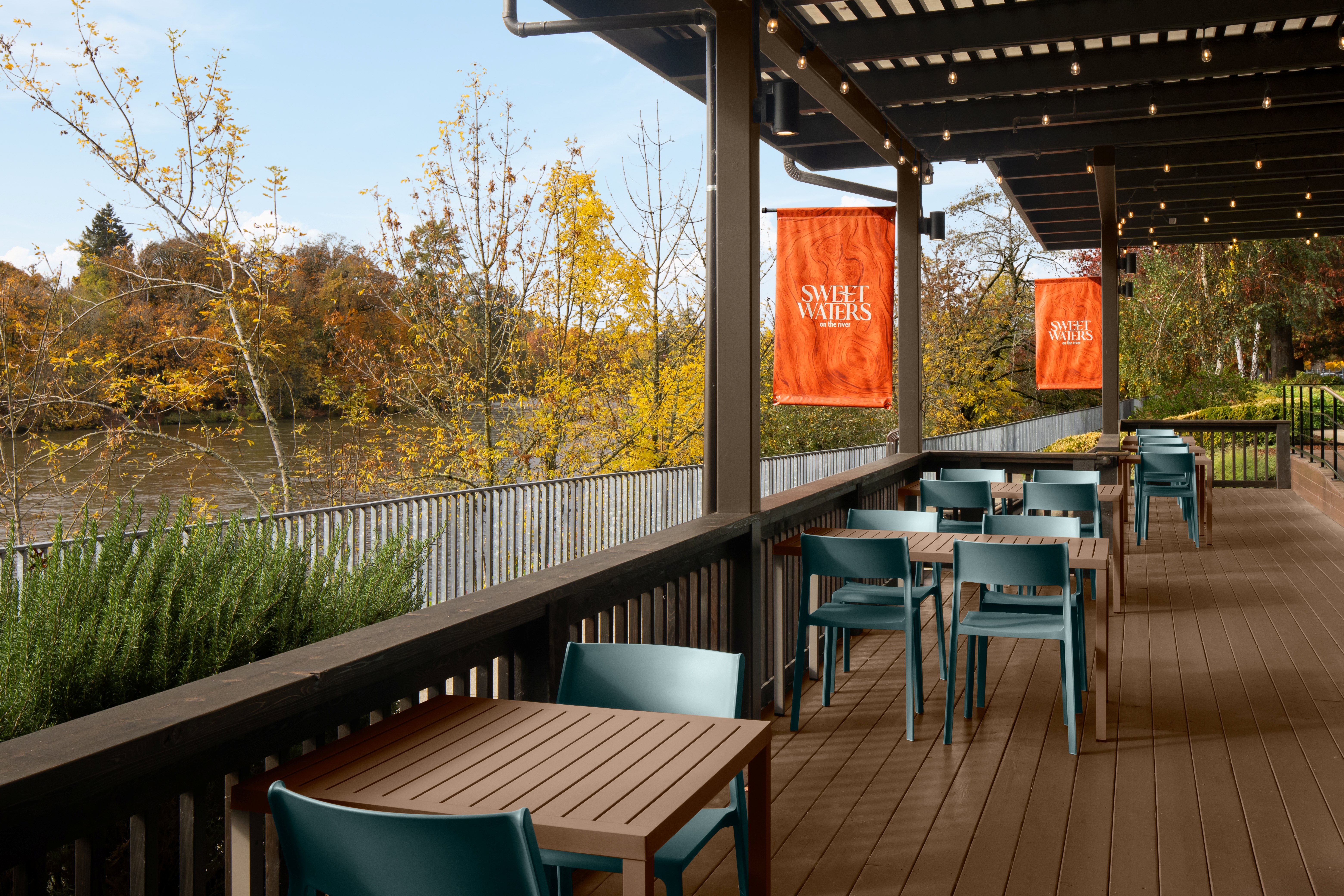 sweet-waters-on-the-river-at-valley-river-inn