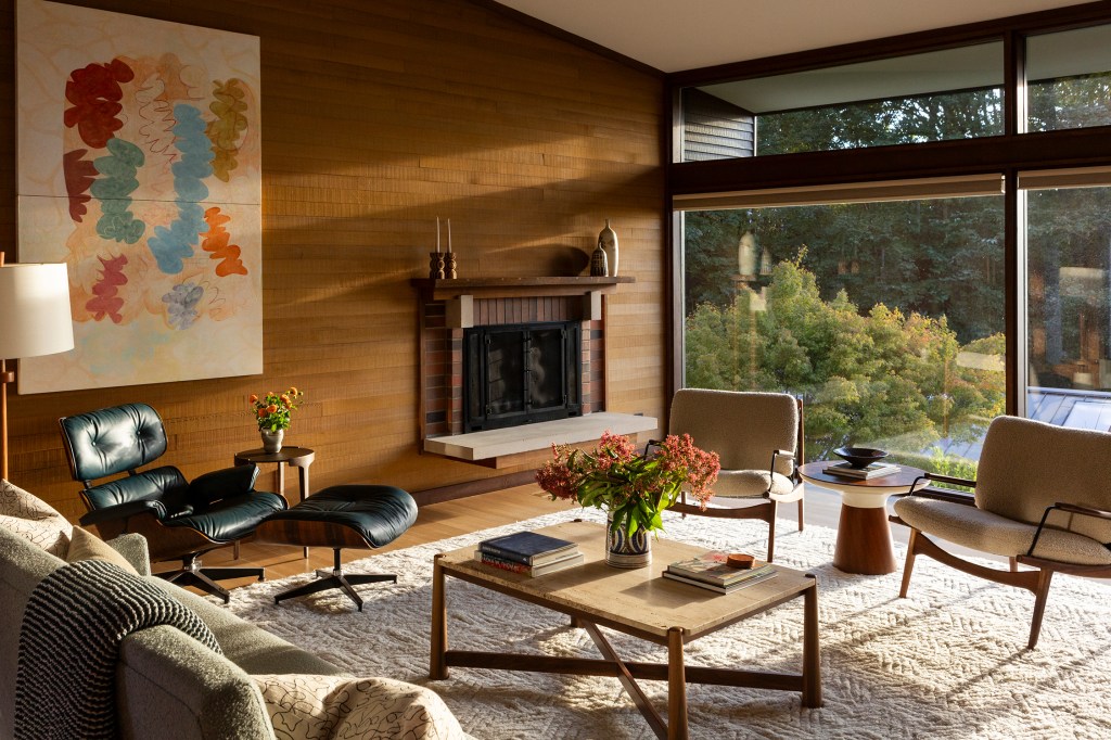 This Mid-Century Modern Seattle Home Makes You Feel Like You’re in a Treehouse