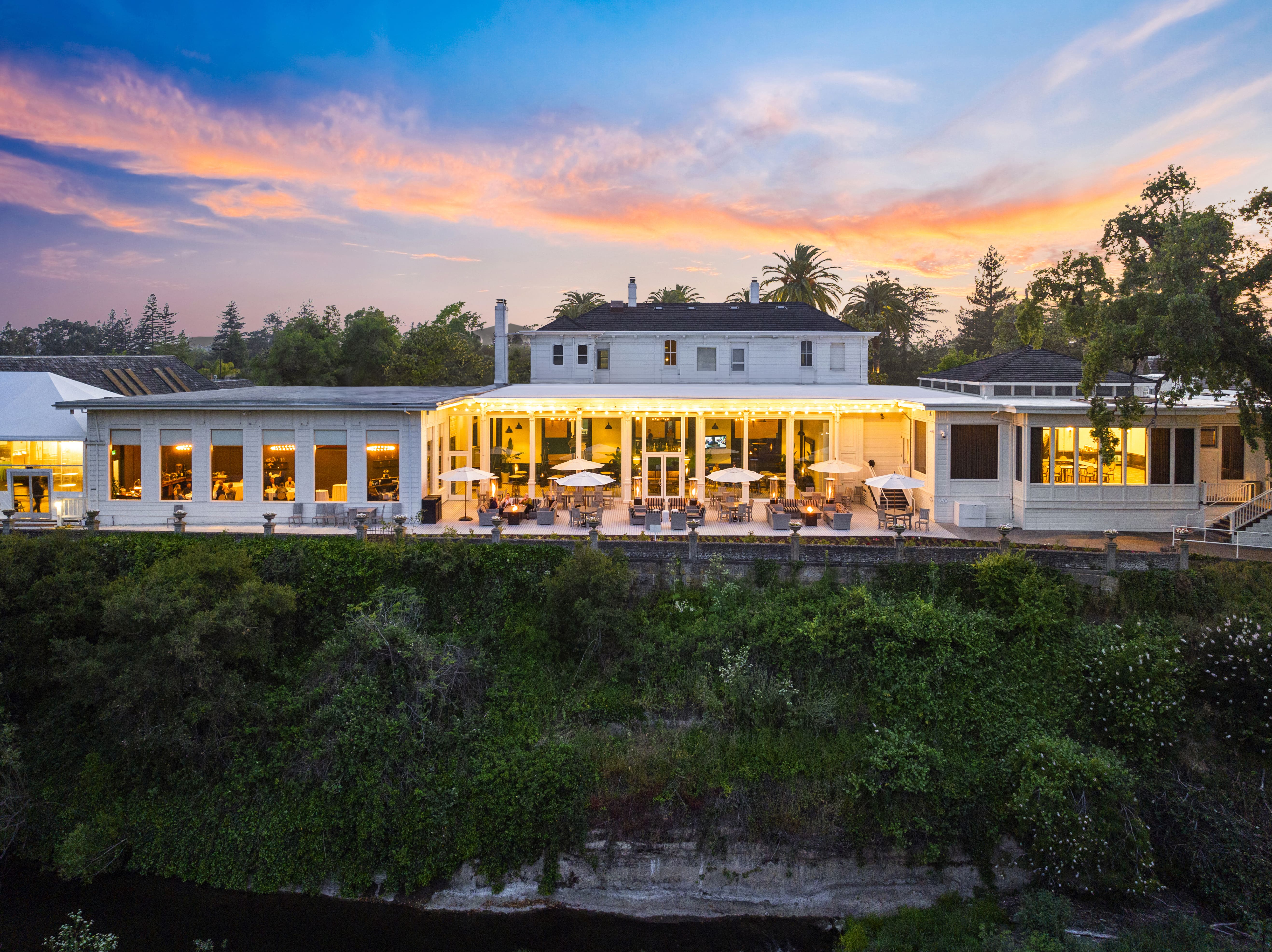 mansion-terrace-and-grill