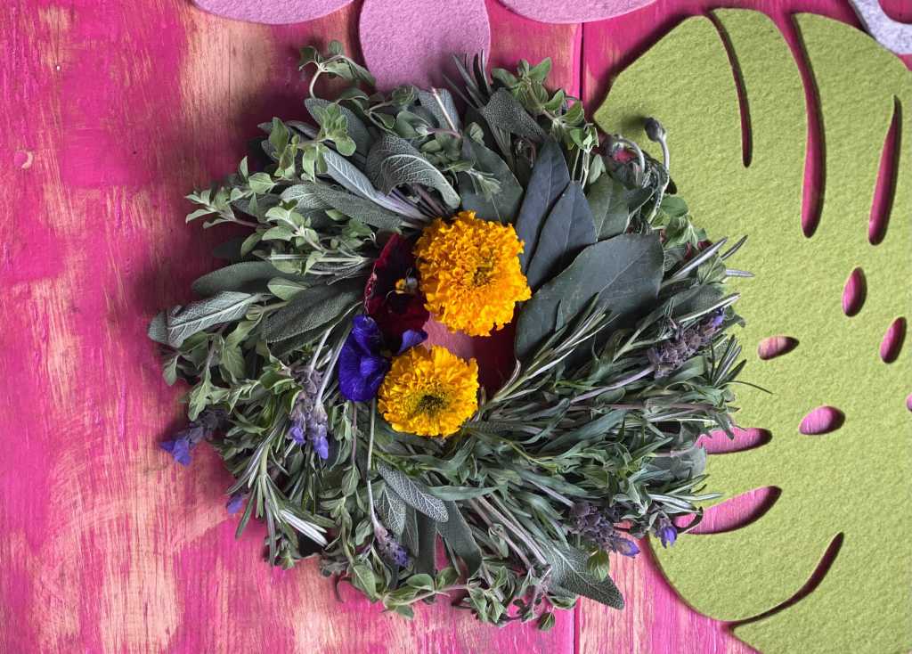 How to Make an Edible Herb Wreath for Kitchen Decor, Good Smells, or Just Straight up Good Vibes