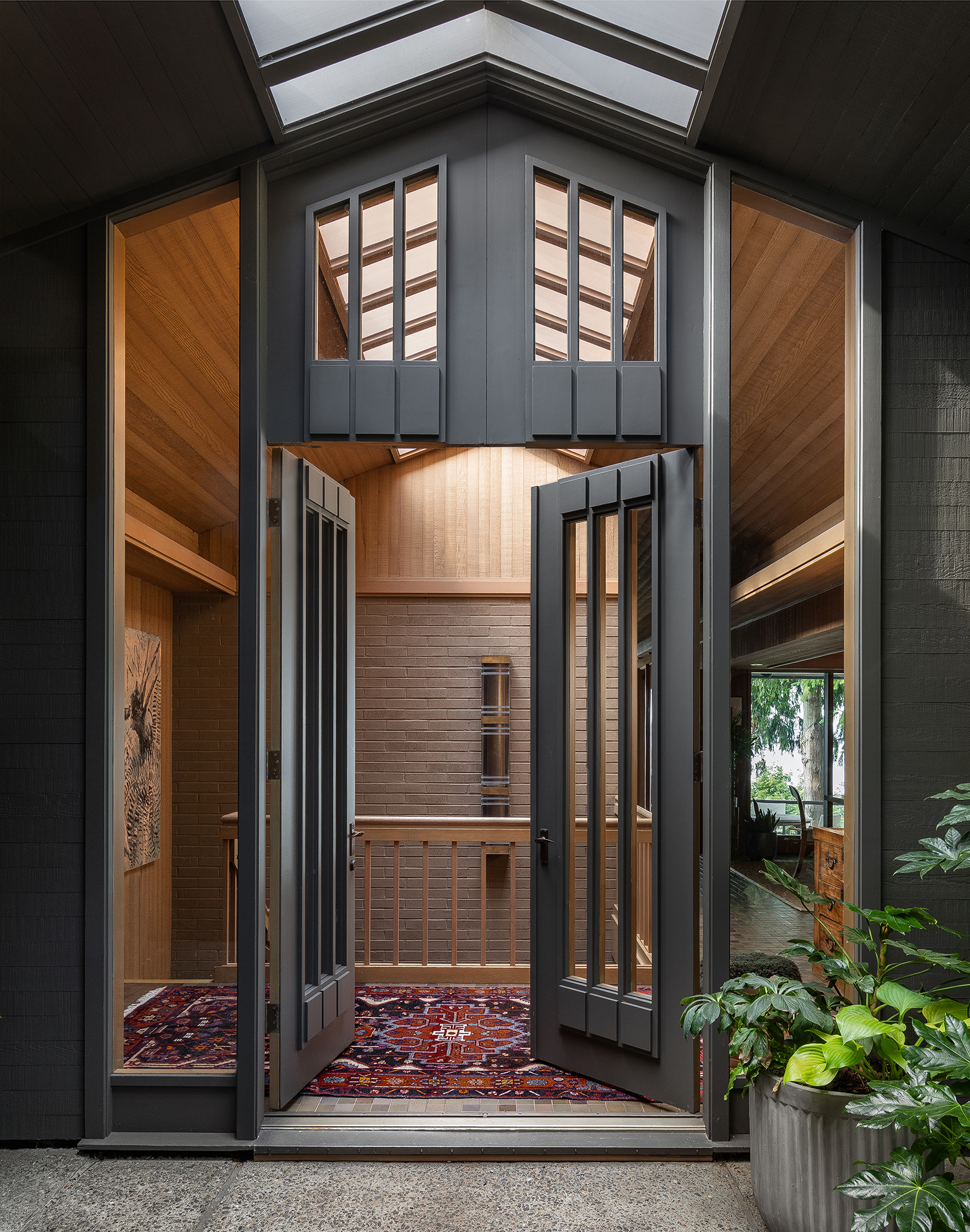 Entrance in Seattle House by Hoedemaker Pfeiffer