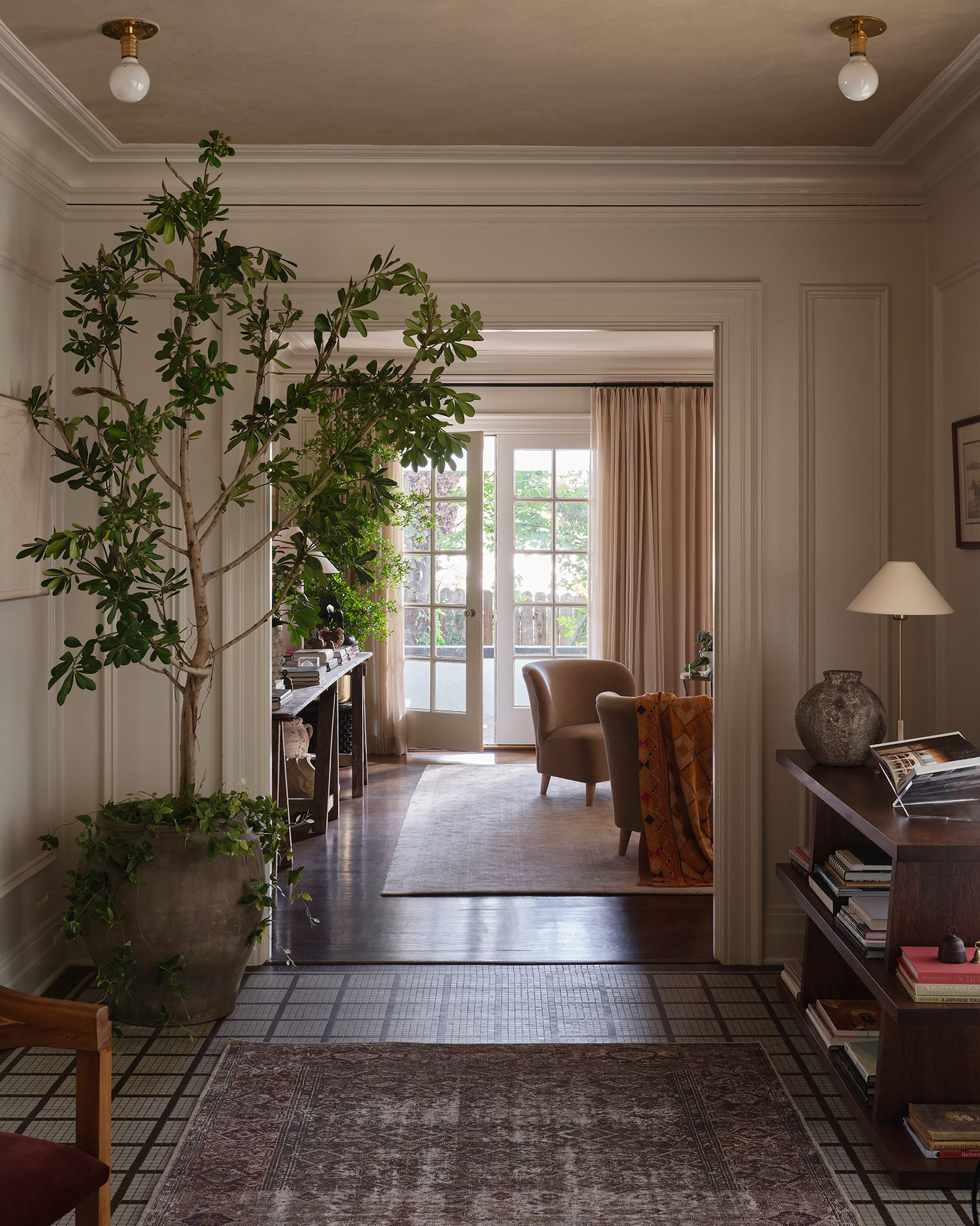 Entry in Altadena House by Alex Azat